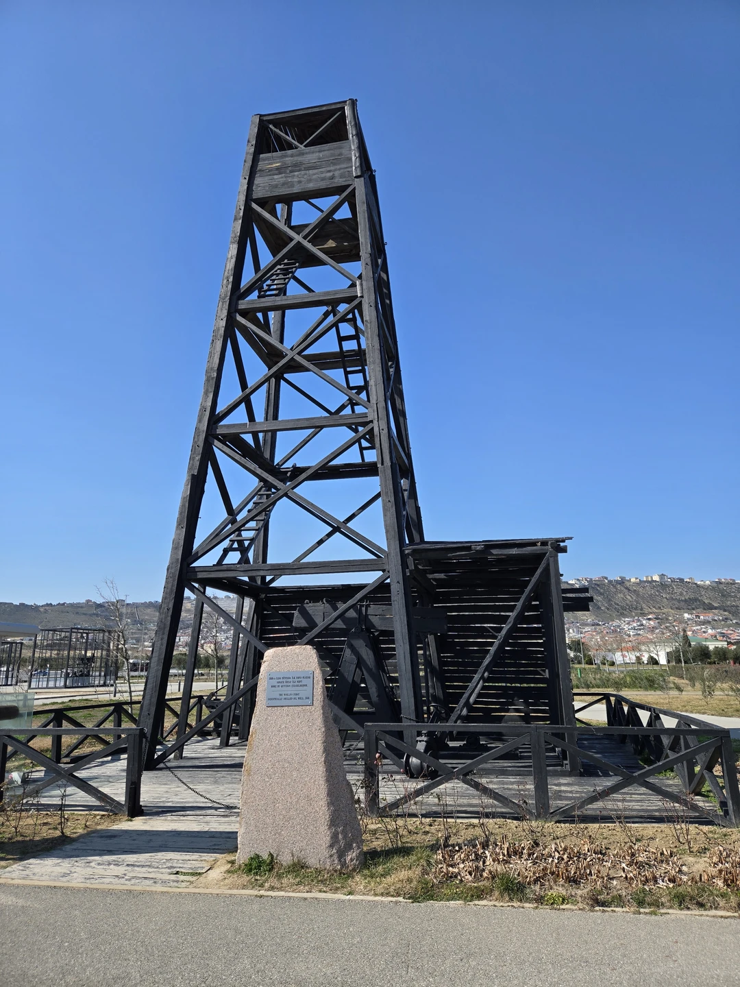 Огромное спасибо за экскурсию! Вел маршрут Рамиль, кореной Бакинец и человек влюблённый в свой город. Было очень интересно и познавательно