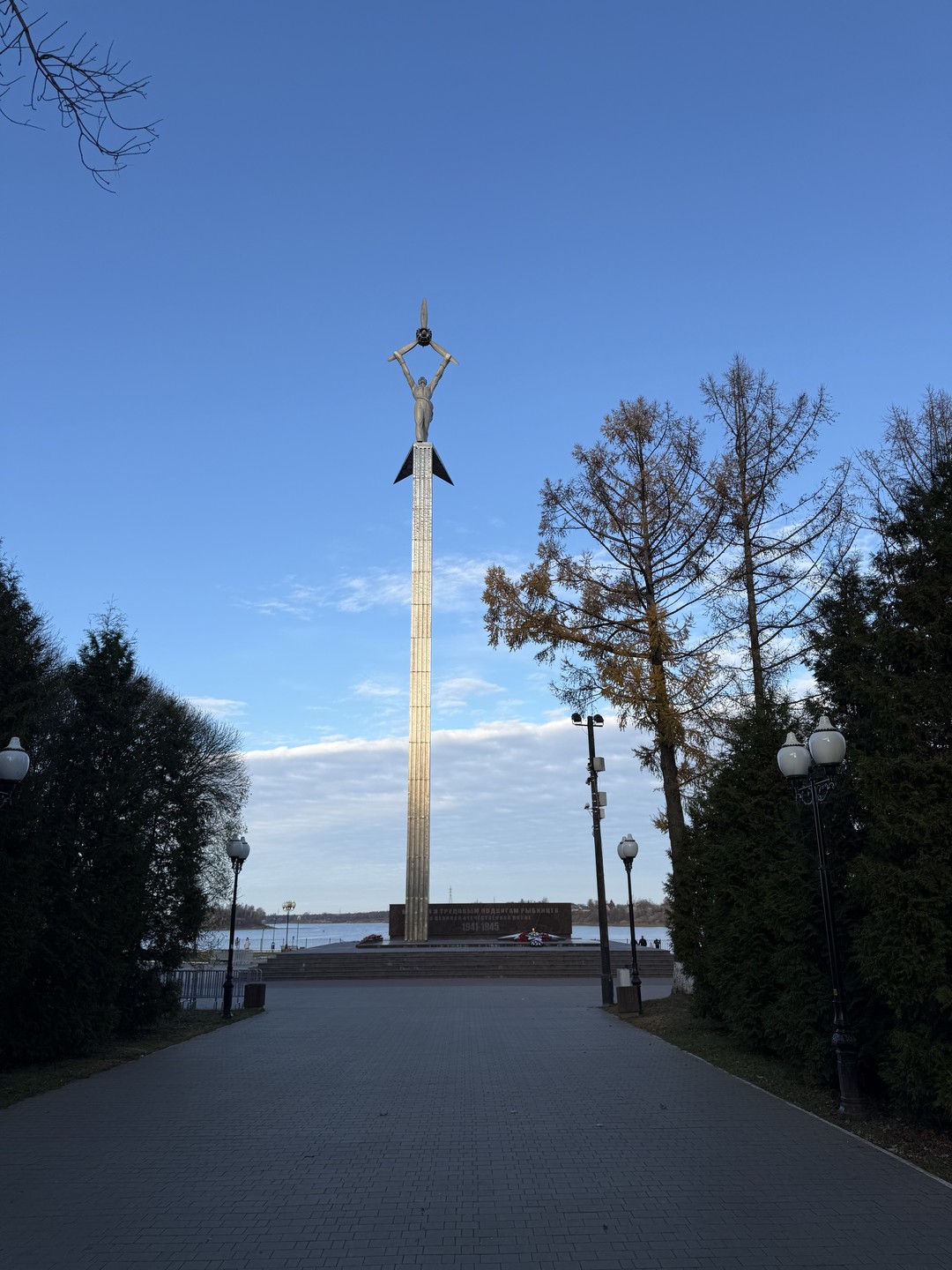 все было замечательно. лаконичный и познавательный рассказ о городе и его истории. Спасибо за экскурсию!