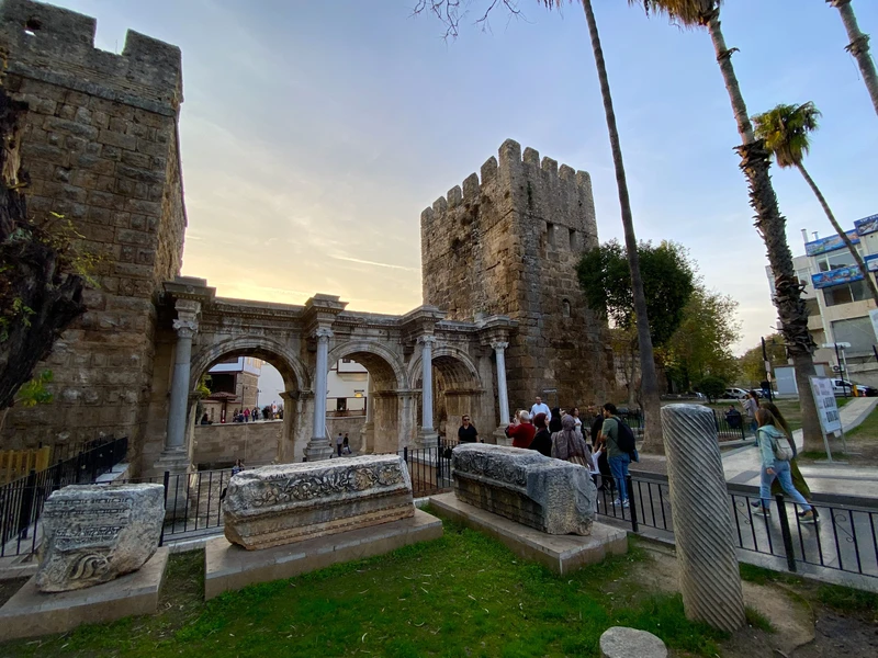 Открывая Анталью: вчитаться в город и влюбиться в детали