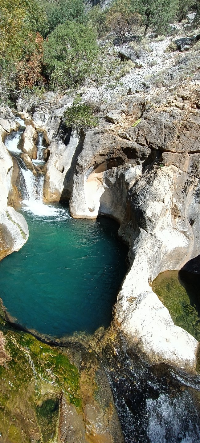 Прошло все замечательно, водитель весельчак, прокатились с ветерком👍Пещера гномов обалденная! Побывали в нескольких пещерах и они