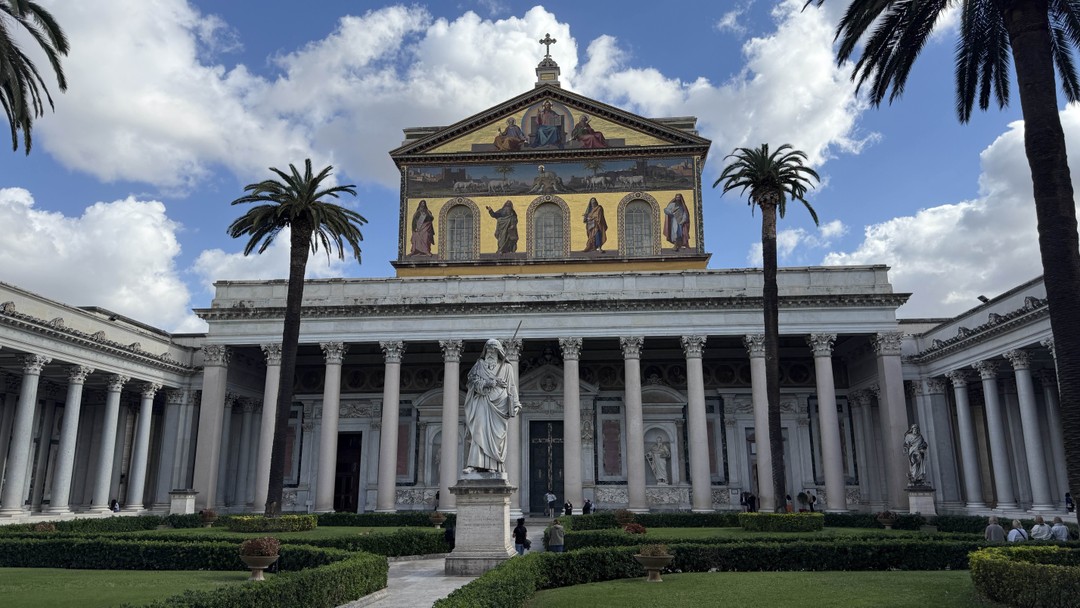 Все прошло великолепно! Андрей учёл все наши пожелания и провел прекрасную экскурсию именно по тем местам, которые мы хотели посетить