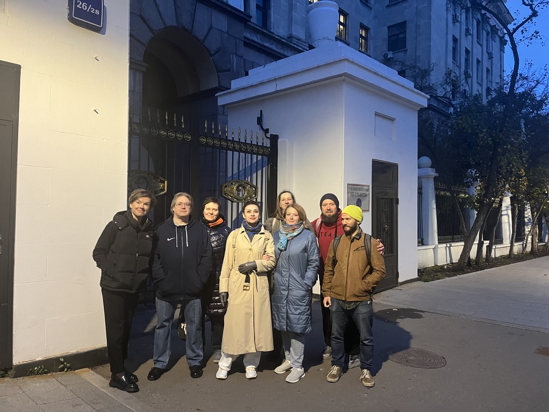По арбатским дворам с диктором Первого канала - стендап-прогулка (Елена)