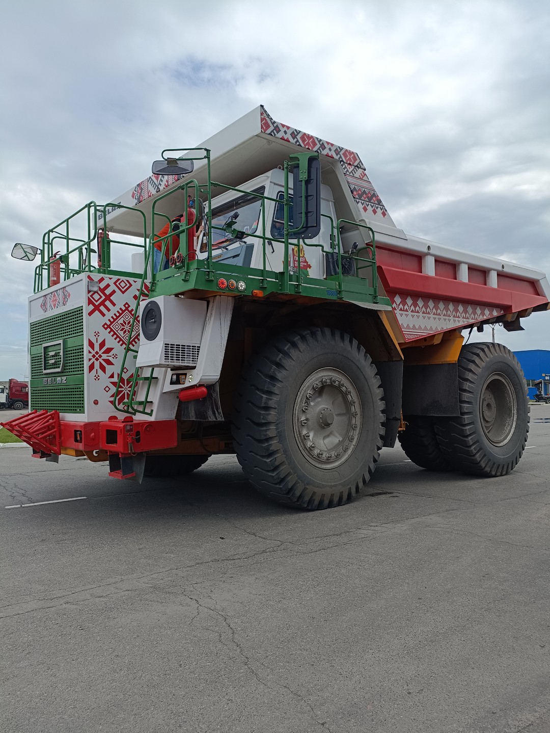 Групповая автобусная экскурсия на БелАЗ (Елена)