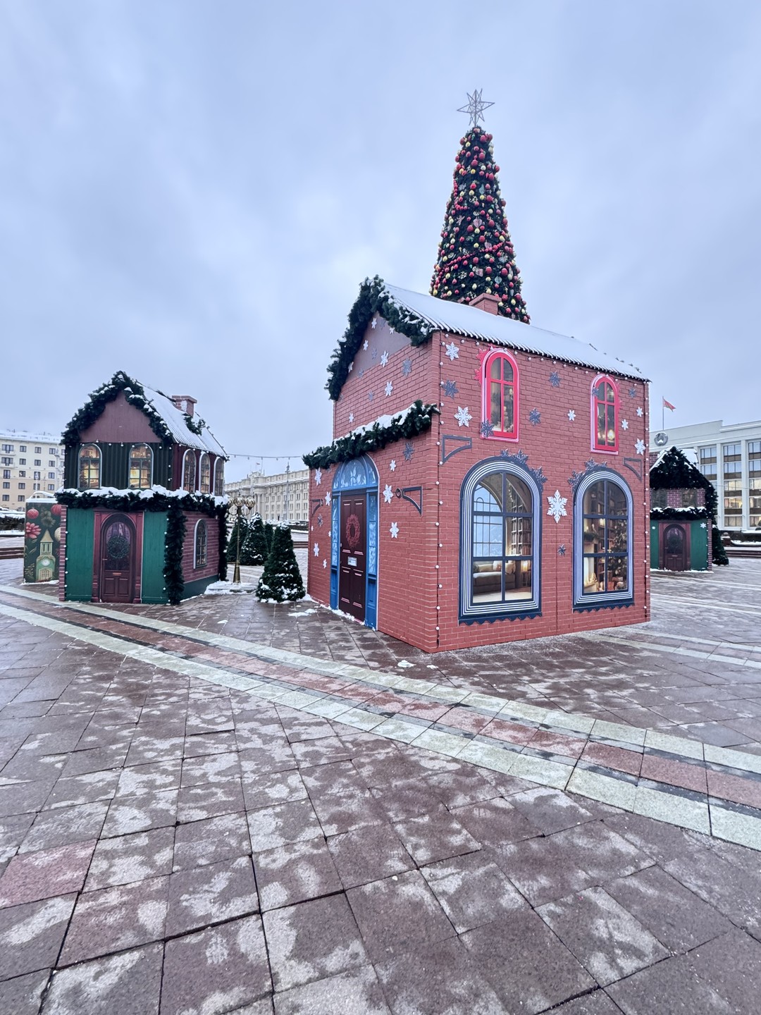 Были на обзорной экскурсии 8 января. Экскурсовод Валерия. Какая активная, интересная, заинтересованная и умная девушка. Все