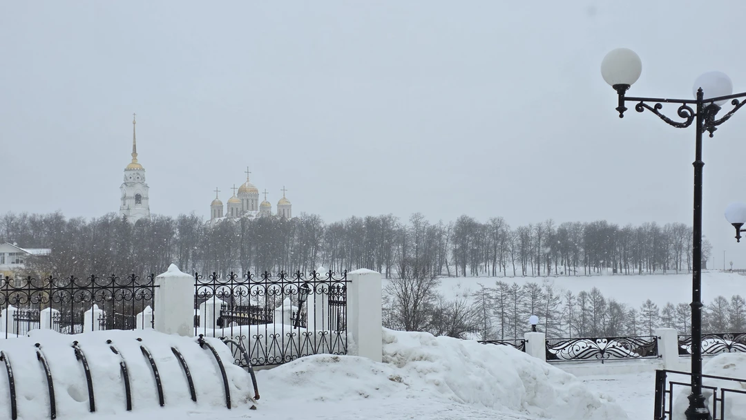 Нам очень повезло, что гидом у нас была Елена. Она грамотно продумала маршрут. На улице было