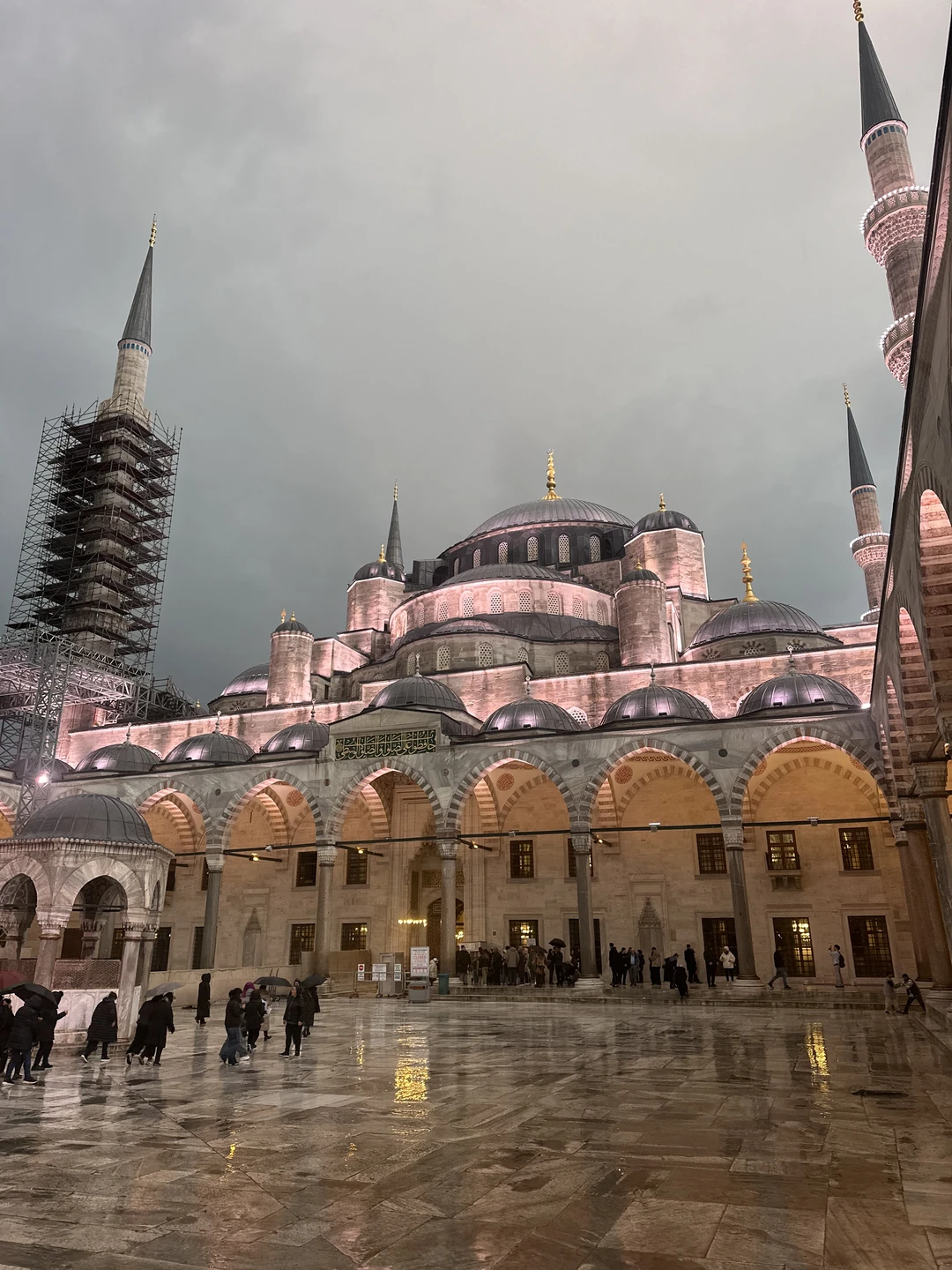 Это была потрясающая экскурсия! Очень насыщенная и интересная. Наш гид Ислам - прекрасный историк, увлеченный своим