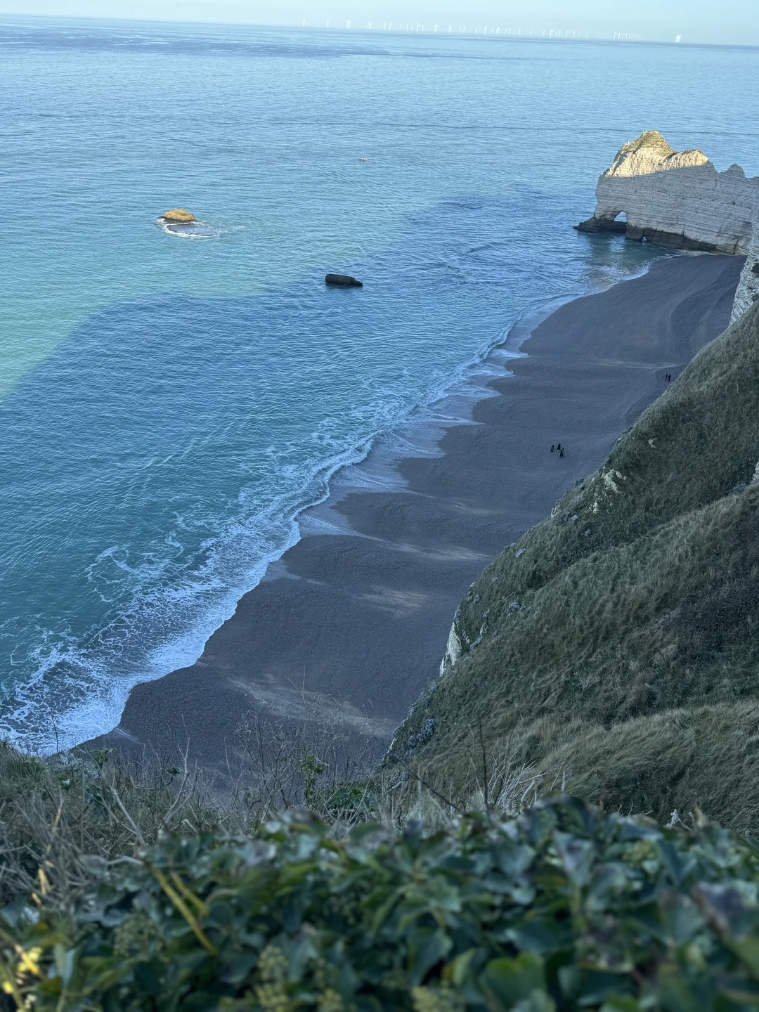 Сегодня были на экскурсии с Жоржем. Теперь мы безвозвратно влюблены в Этрета и Руану. И снова и снова будем мечтать о Нормандии