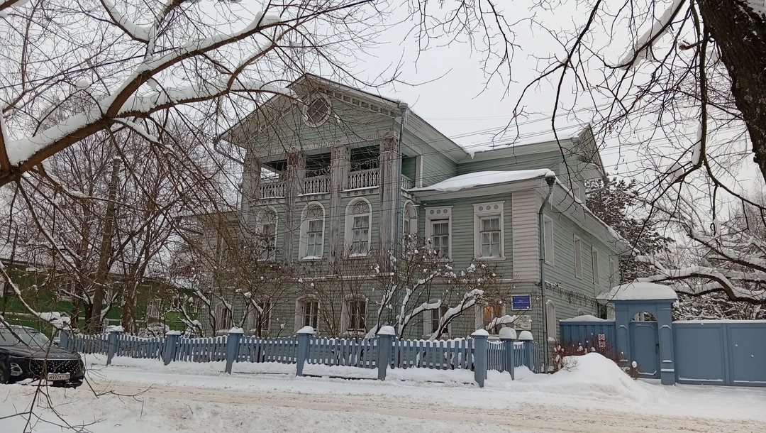 Прекрасная экскурсия и прекрасный экскурсовод. Провели, в том числе, по таким местам, которые бы сам и не нашёл бы