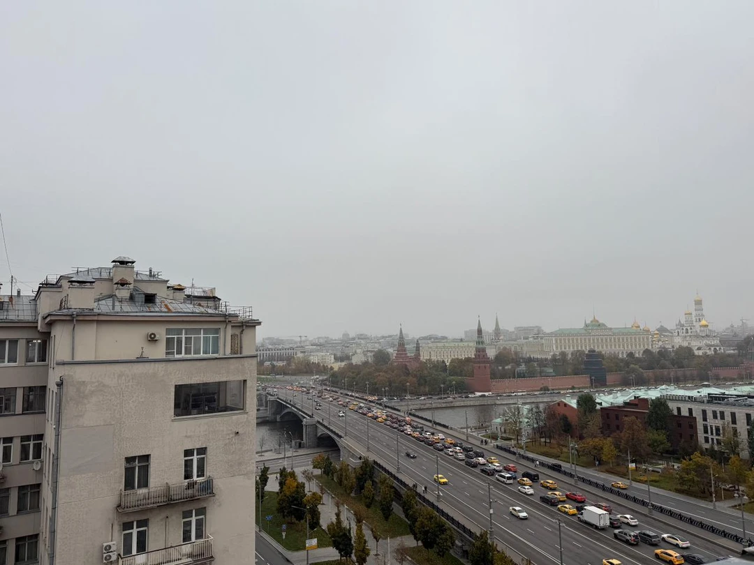 Очень давно я хотела побывать в доме на набережной. Для меня он - символ эпохи. Когда