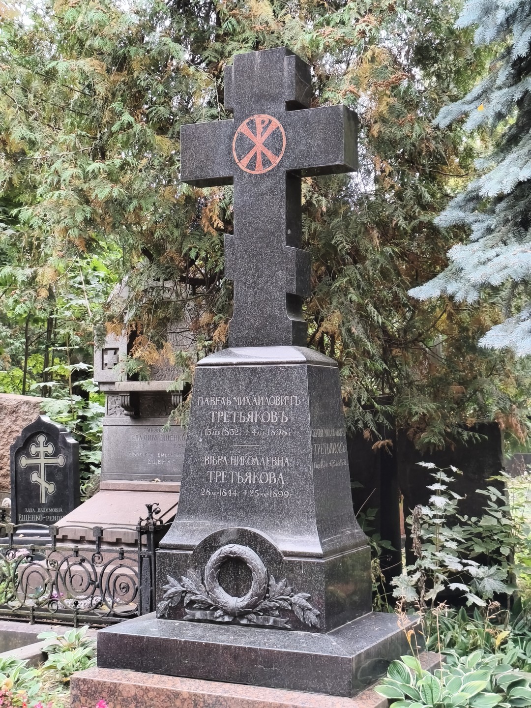 Новодевичье кладбище: некрополь советской элиты в мини-группе (Оксана)