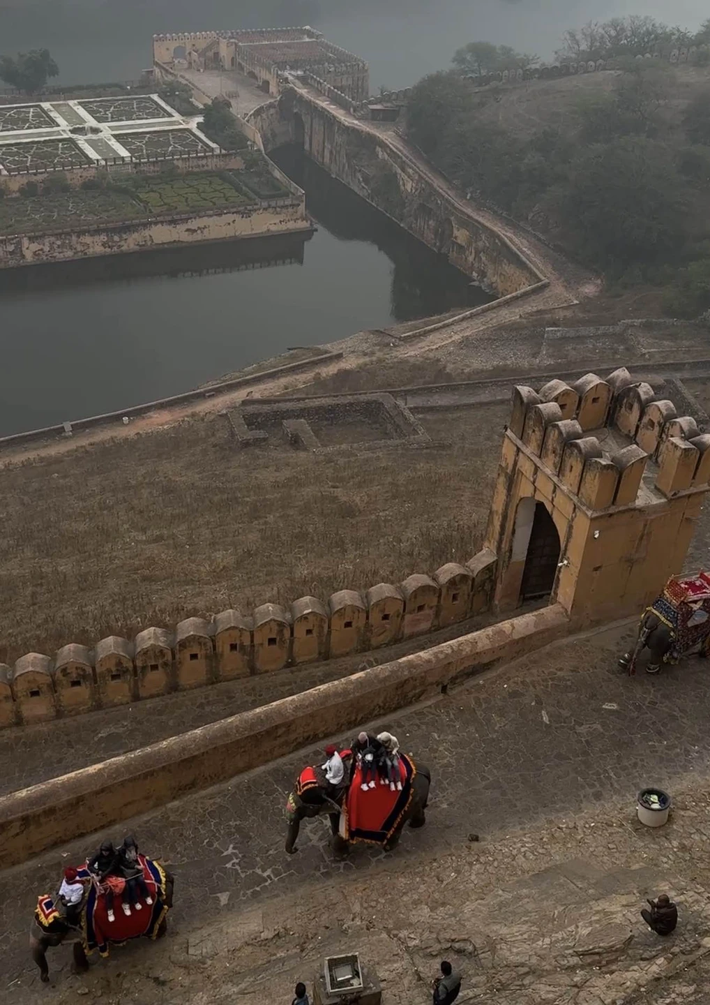 Все на высшем уровне! Встретили в аэропорту с табличкой, провели очень классную экскурсию, грамотный гид, чистый