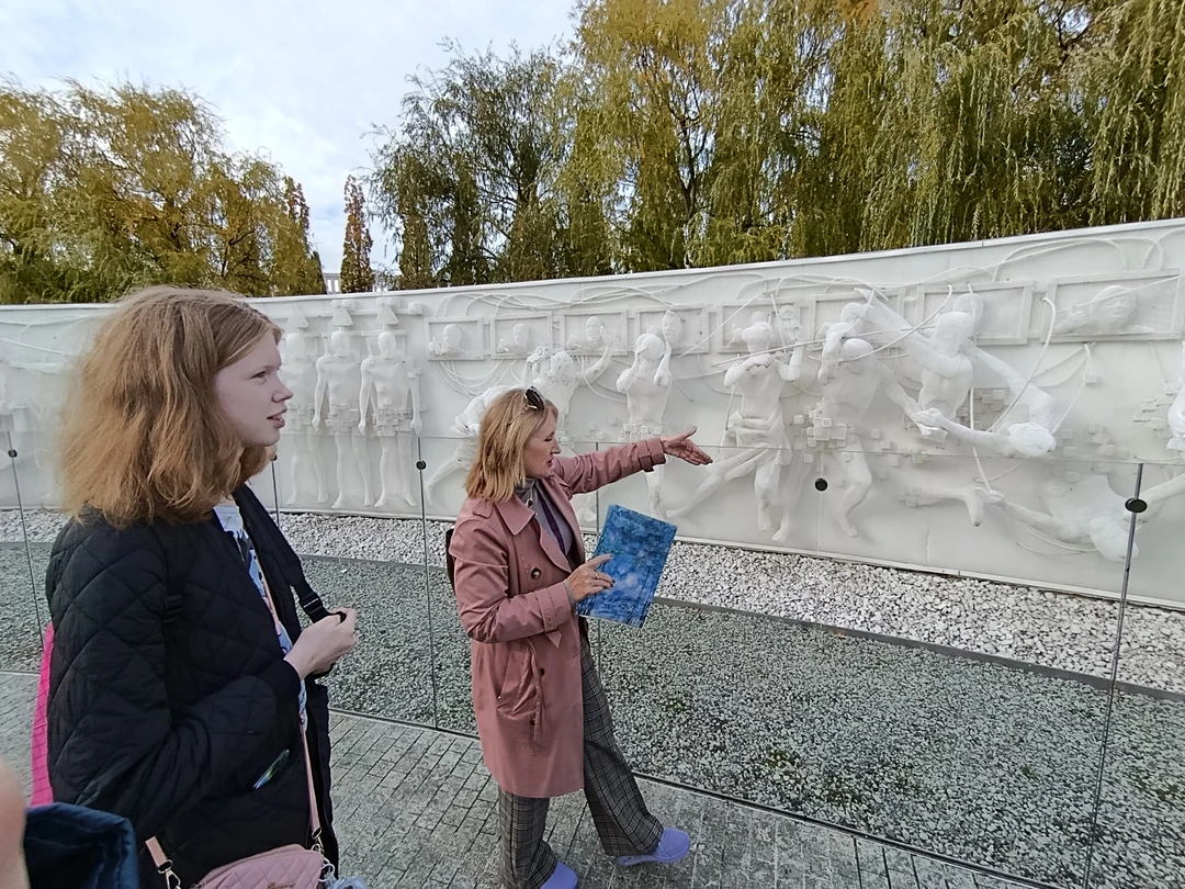 Экскурсия очень понравилась и мне, и детям! Гид чудесная!!! Рассказала всё лаконично!!! Всё показала! Ответила на