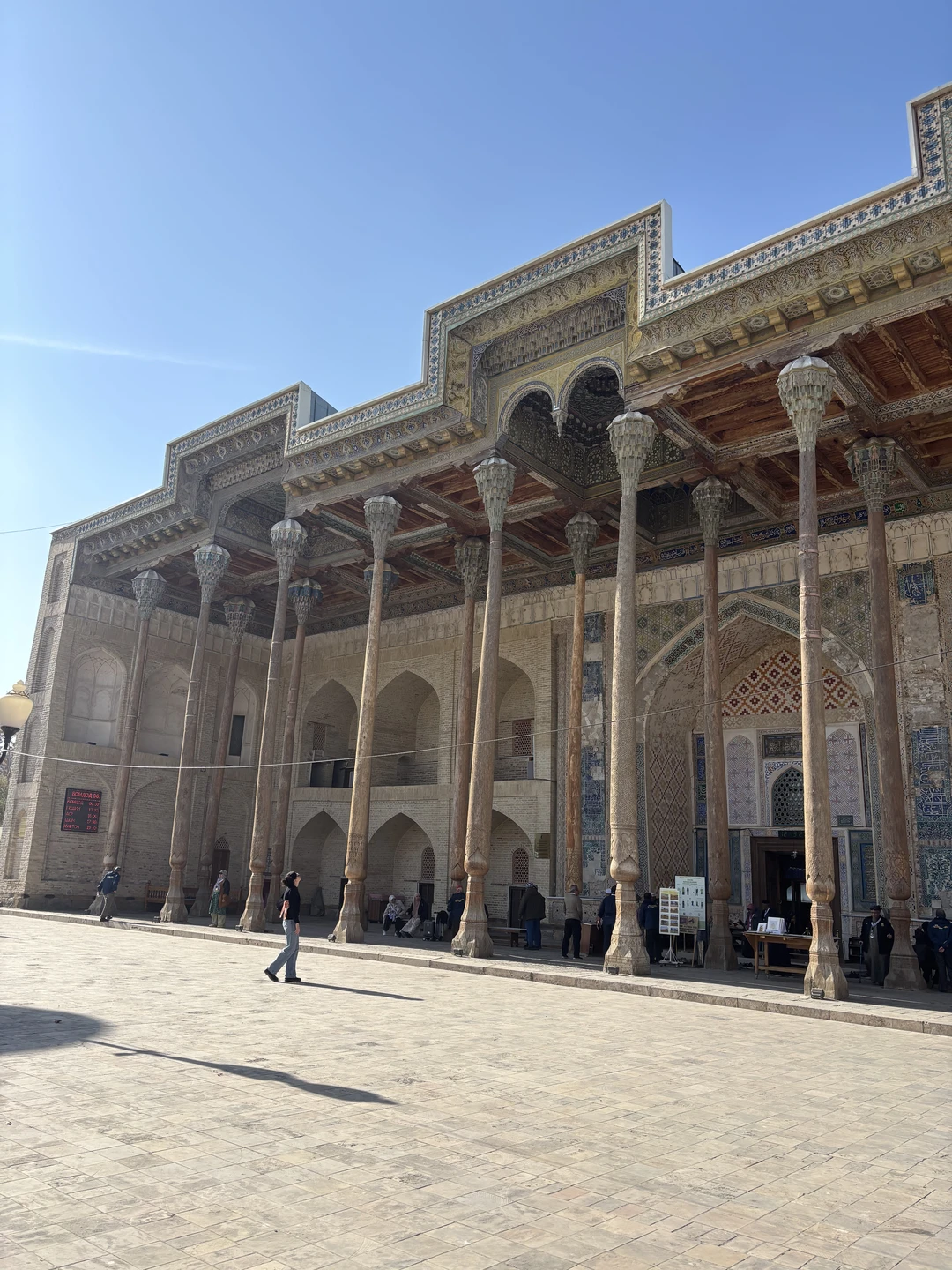 Внимание!!!!!!!! Для туристов желающих взять экскурсию в Бухаре. Рекомендую. Вы останетесь в полном восхищении. Работа экскурсовода