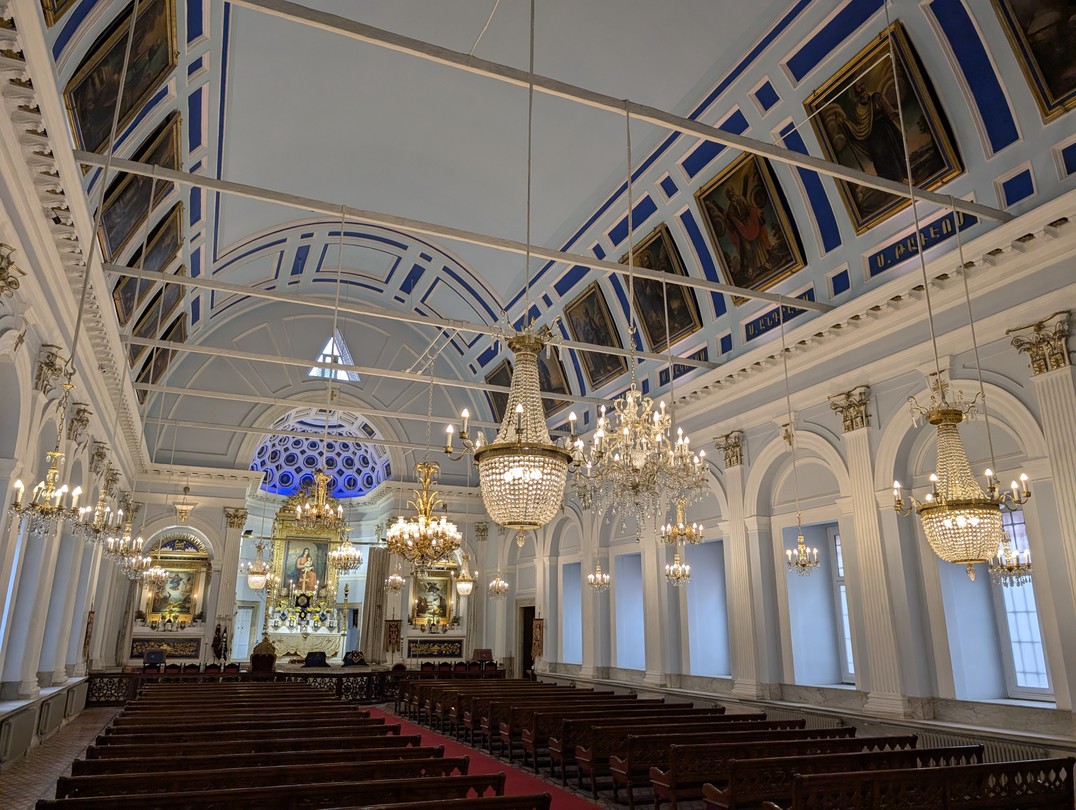 Джевхер провел замечательную увлекательную экскурсию! Узнали много нового материала, Джевхер показал отличные знания мировой истории, множество