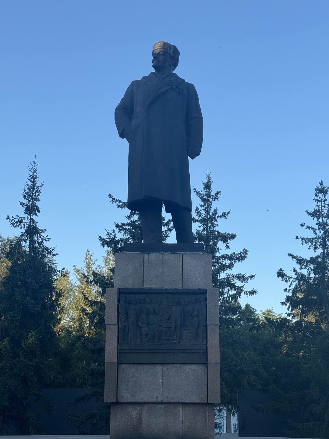 Моим гидом был Евгений. Хорошо знает свой родной край, очень хорошо разбирается в технических вопросах и