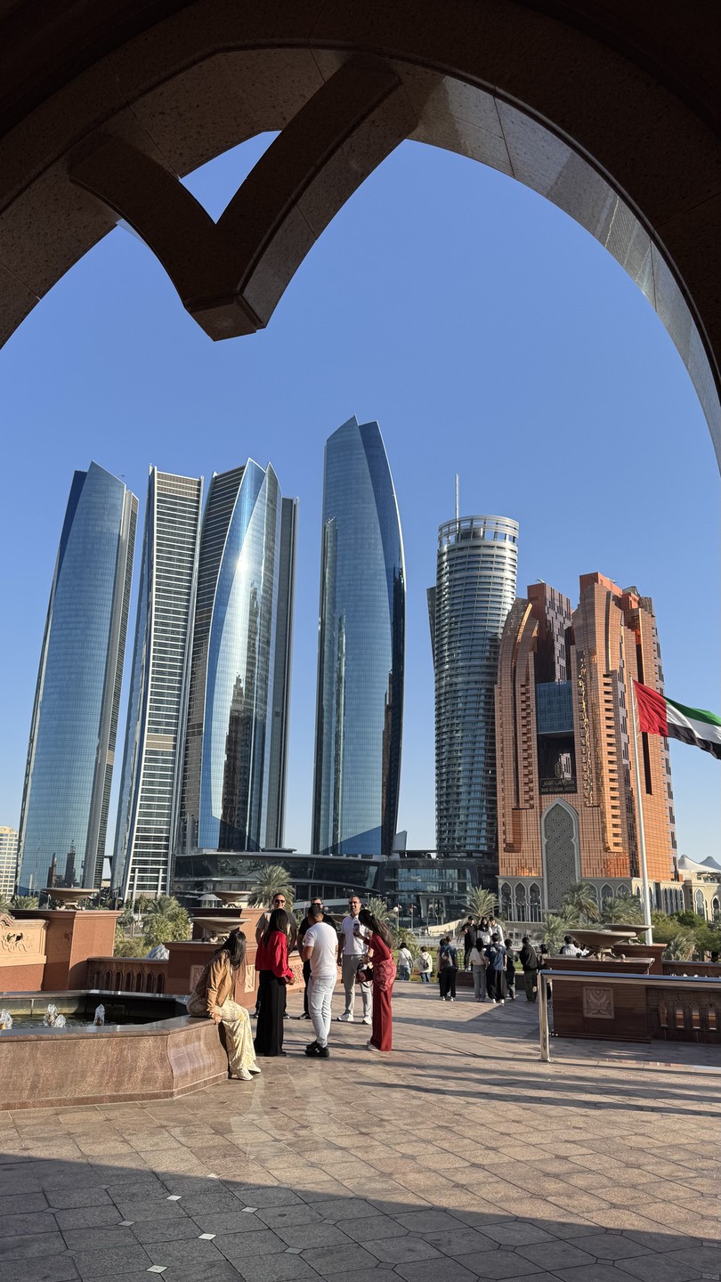 Мы ездили с Беком, очень приятно молодой человек, интересно рассказывал. Также рассказал про музеи, которые мы