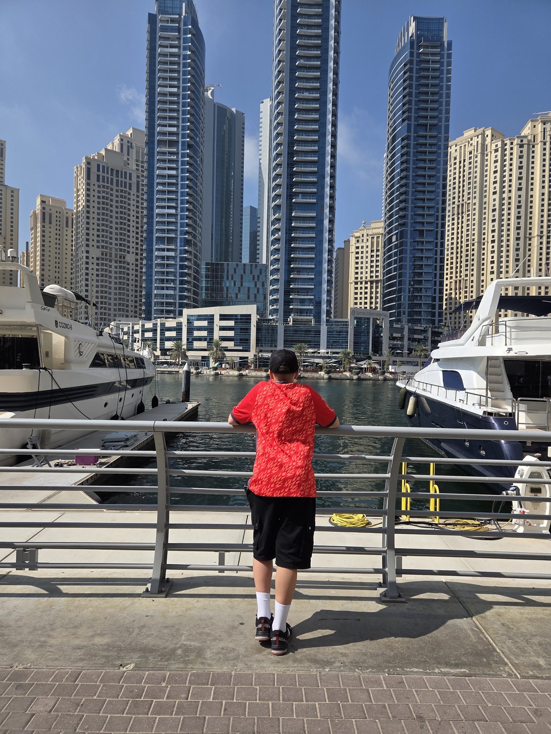 Бронировали через Умара экскурсию. Заранее оговорили маршрут (он отличался от основного). Предусмотрели всю нюансы и в