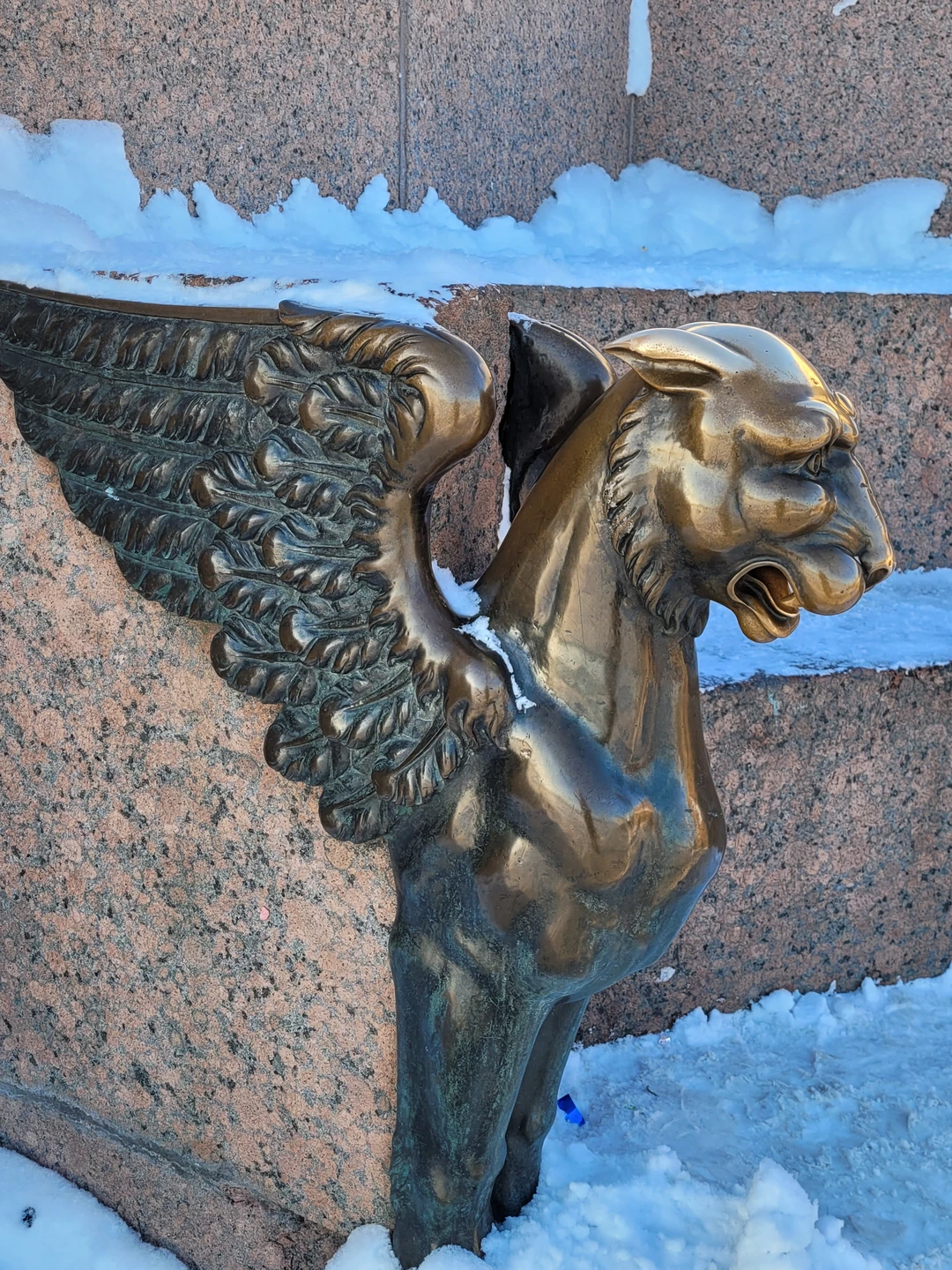 Экскурсия была прекрасна! Солнечный, морозный, новогодний Петербург! Утро 1 января, все ещё спят. Нас это так