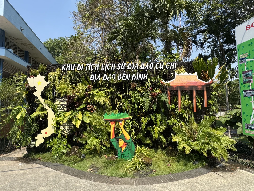 Экскурсию провела с нами Роза. Она свободно говорит на русском языке, очень интересно и информативно. Мы