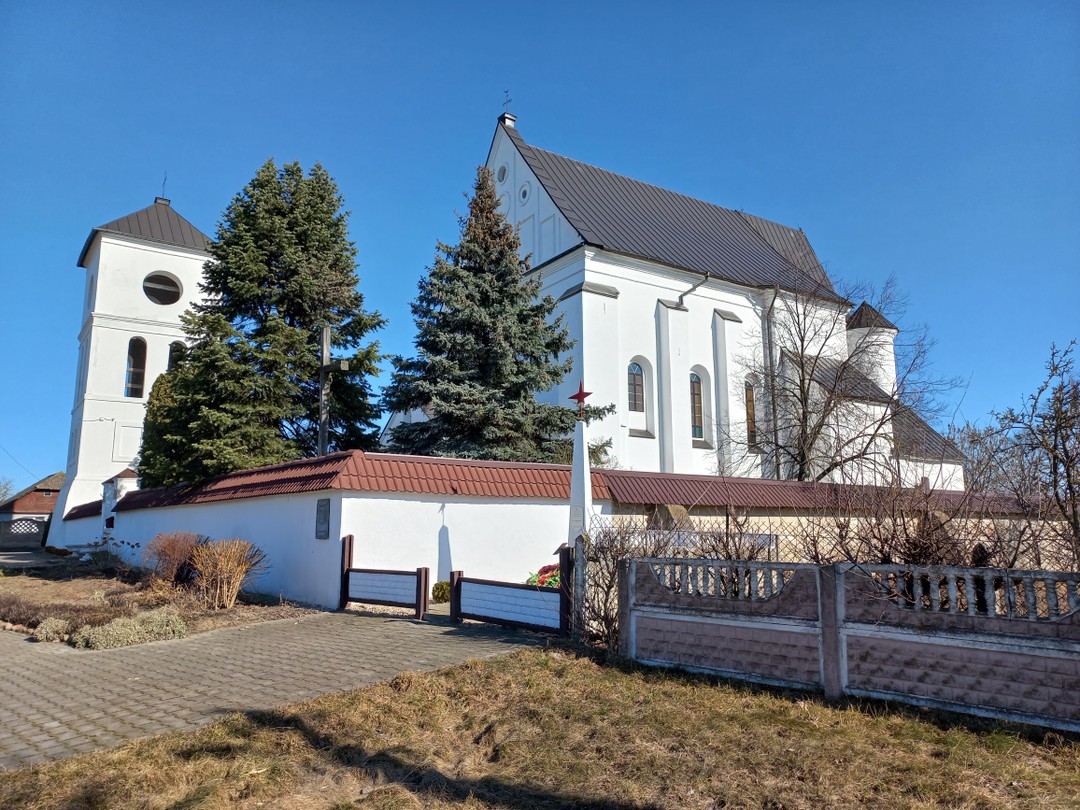 Огромная благодарность Владимиру за такую интересную экскурсию!!! Мы осмотрели несколько старинных величественных костелов, усадебные дома. Даже