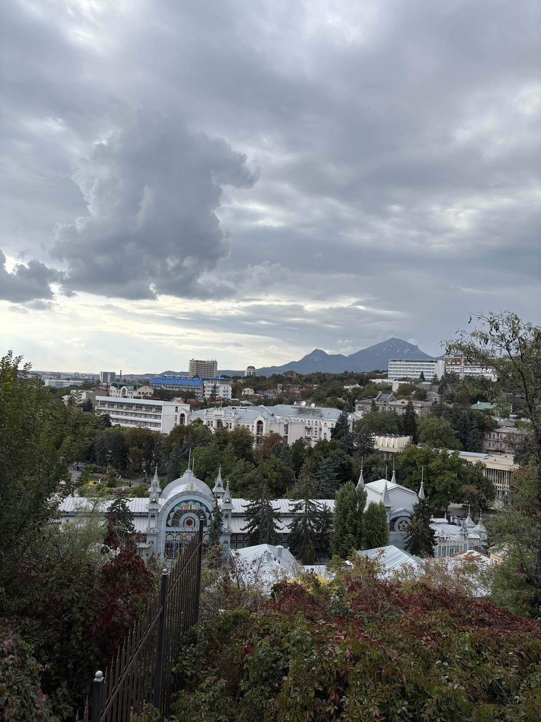 Ездили с Сергеем. Хорошая машина, идеальный водитель. Прекрасный рассказчик. Время пролетело, как одно мгновение. Хорошо понимает