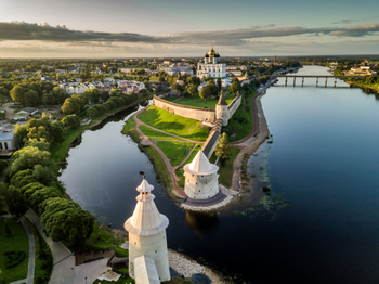 Псковский кремль, Псково-Печерский монастырь, Изборская крепость