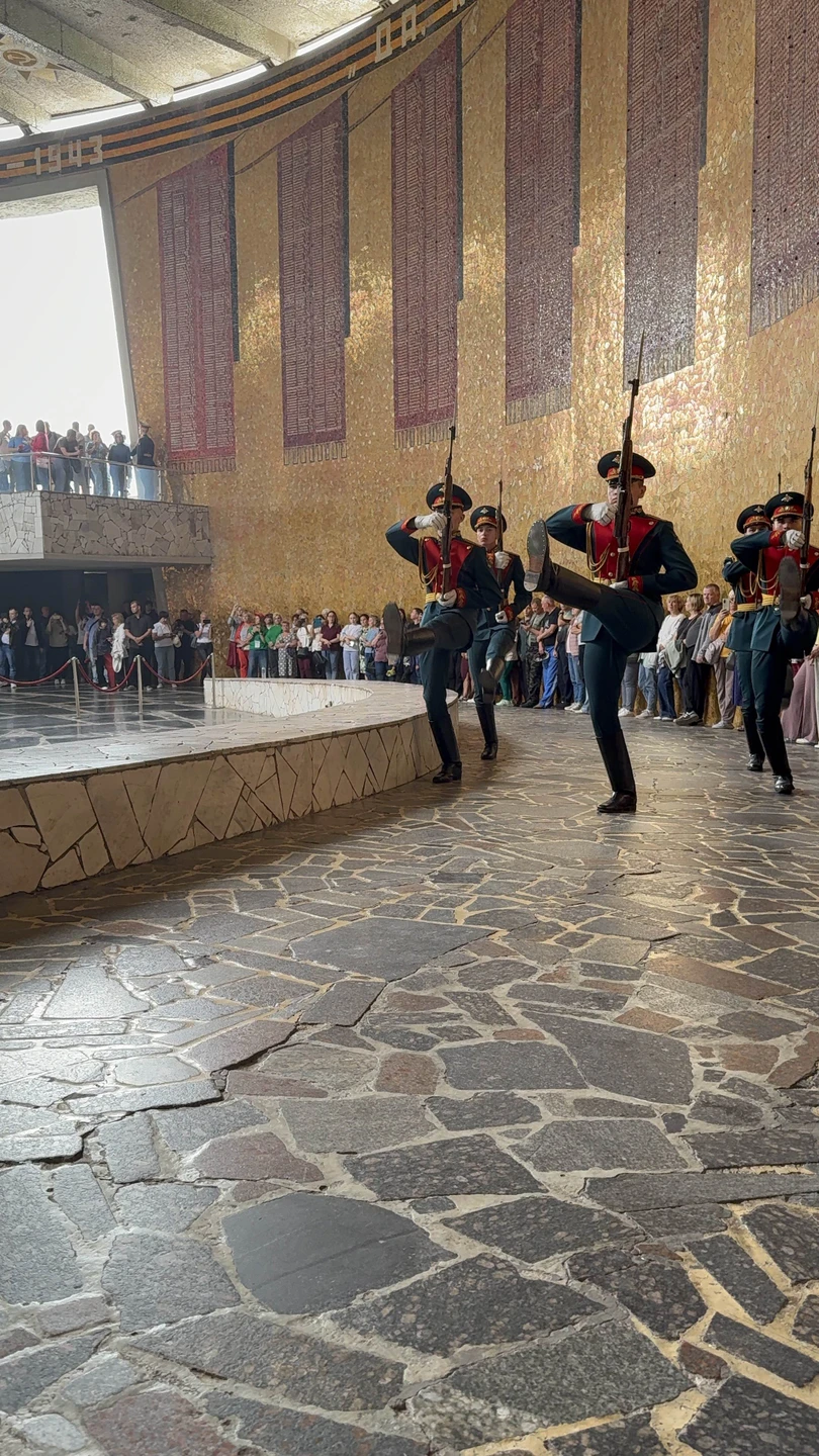 Всё понравилось. Не перегружает датами, только интересные моменты и факты, но и по датам можно спросить