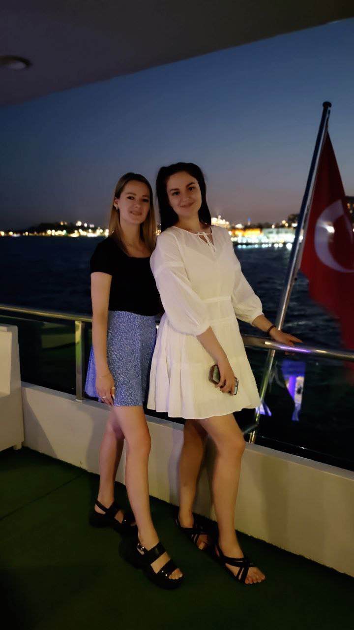 Были с подругой на этом мероприятии. Отдохнули душой, полюбовались на ночной Босфор, пытались покормить чаек, вкусно