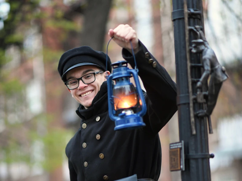 В гости к фонарщику: вечерняя прогулка по Костроме