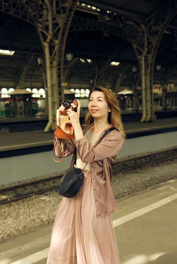 Мне посчастливилось быть в назначенное время одной, поэтому моя фотосессия получилась индивидуальной. Витебский вокзал - очень