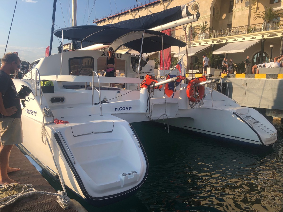 Прогулка на VIP-катамаране в небольшой группе