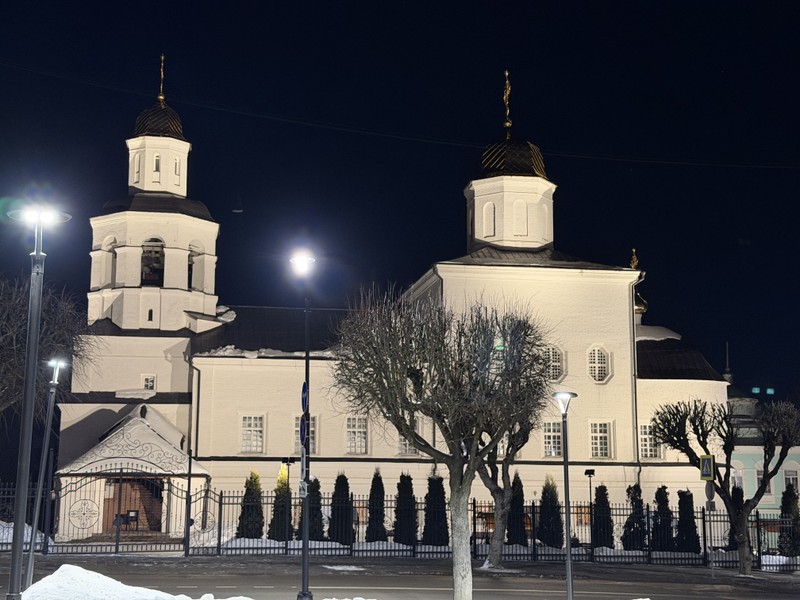 Мне повезло, Максим провел мне индивидуальную экскурсию. Прекрасный маршрут, тематика и рассказчик) Максим отлично знает историю