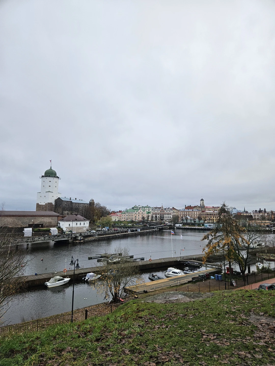 Это была отличная экскурсия. Легко и непринуждённо мы покатались по Выборгу, посмотрели на него со всех