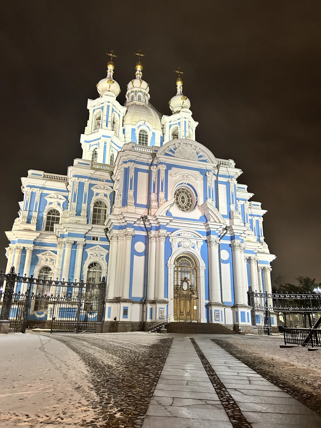 Экскурсия интересная,только мы с подругой не смогли до конца ее досмотреть,на сайте написано что начало в