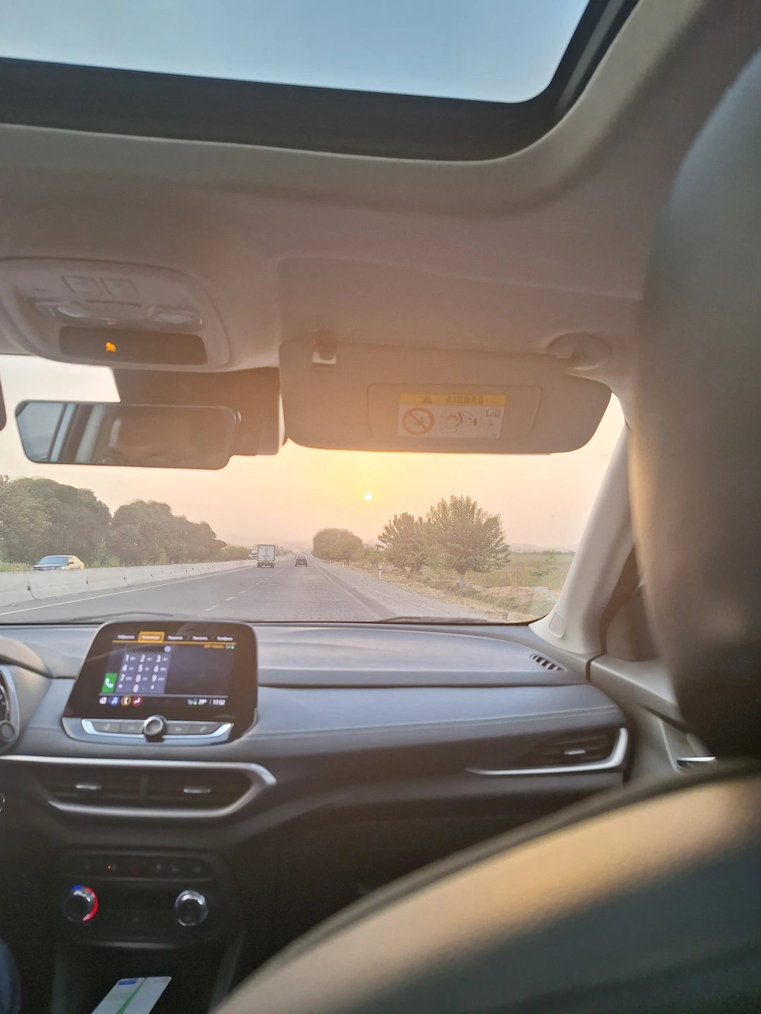 Вместо Шохруха экскурсию провёл его отец, Фируз. Дорога до Зааминского национального парка заняла около 4 часов