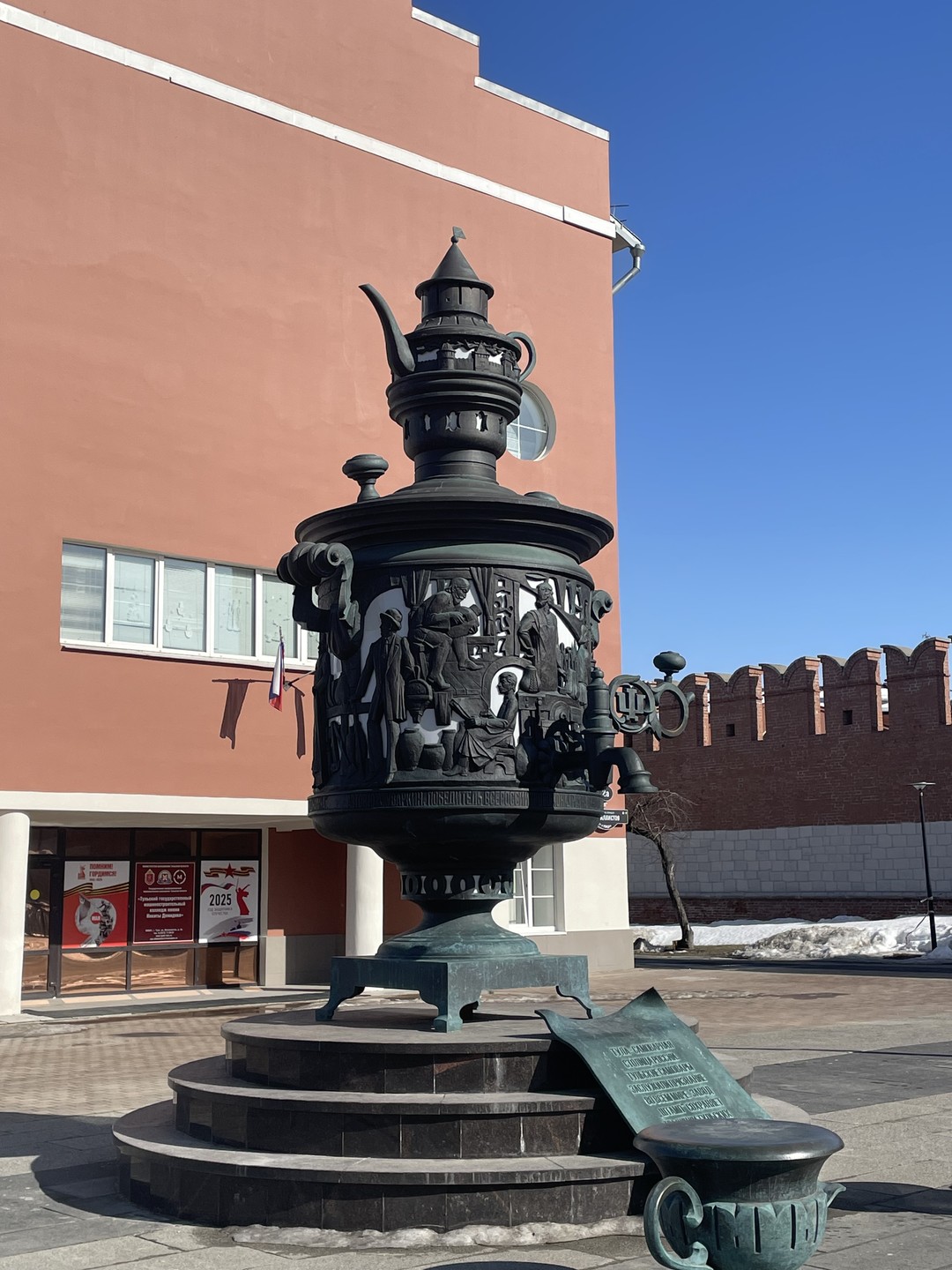 Экскурсия была 10 марта 2026 года. Экскурсоводом был Артем. Впечатления очень положительные, 2 часа прошло как