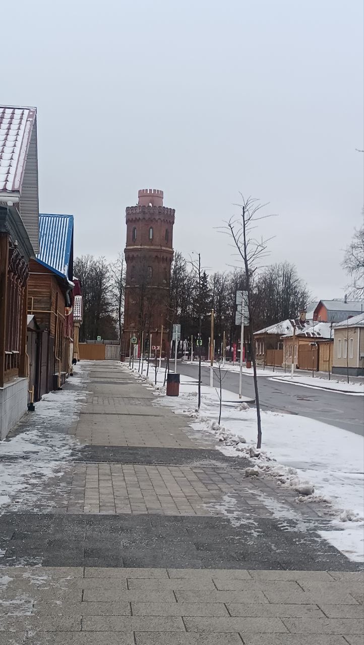 Неторопливо, с чувством, с толком, с расстановкой. Очень много событий и интересных историй о красивом городе