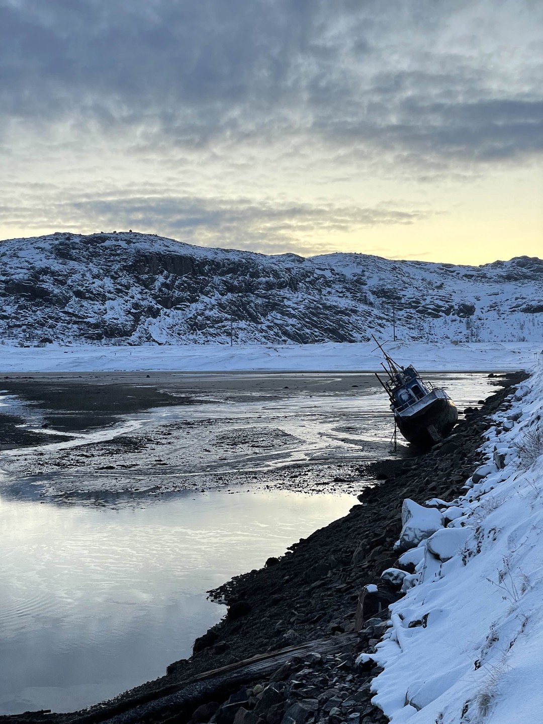 Виктор прекрасный экскурсовод. Был интересный рассказ о истории и жителях Мурманской области. Маршрут построен логично и