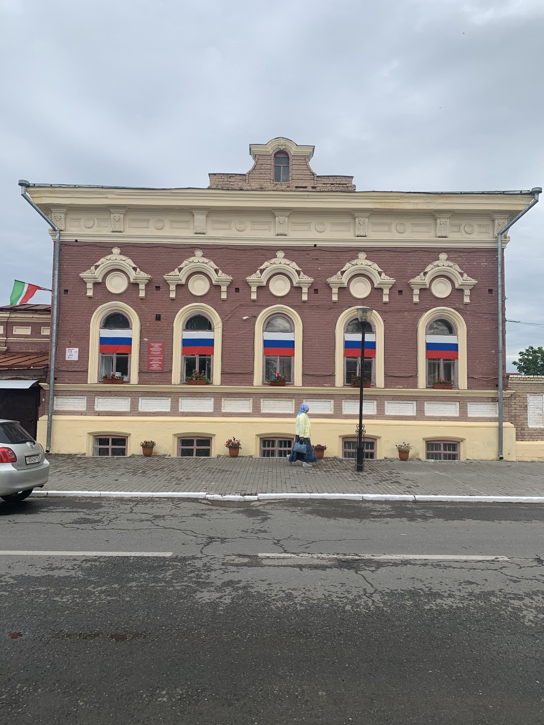 Сергей настоящий профессионал. Комфортная и хорошо организованная поездка. позволяющая посмотреть старинный город с богатой историей на