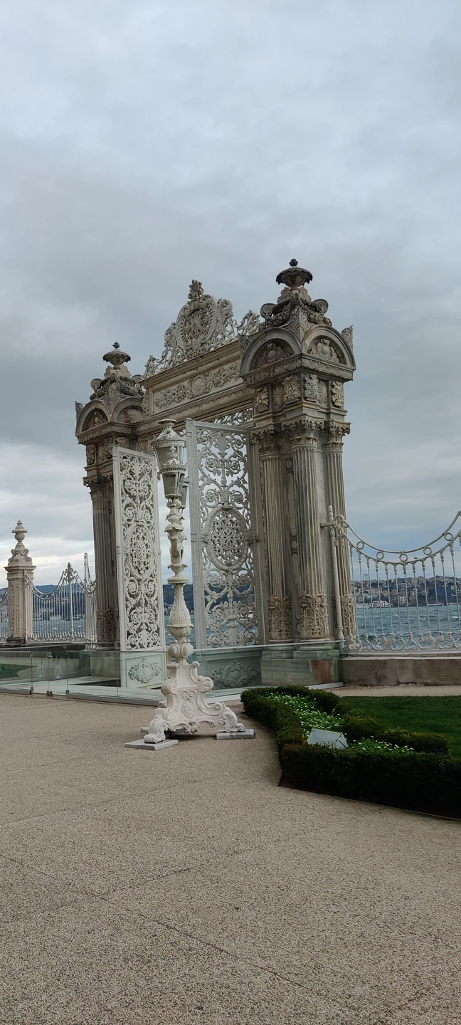 Дворец Долмабахче и мечеть Ортакёй (Ирина)