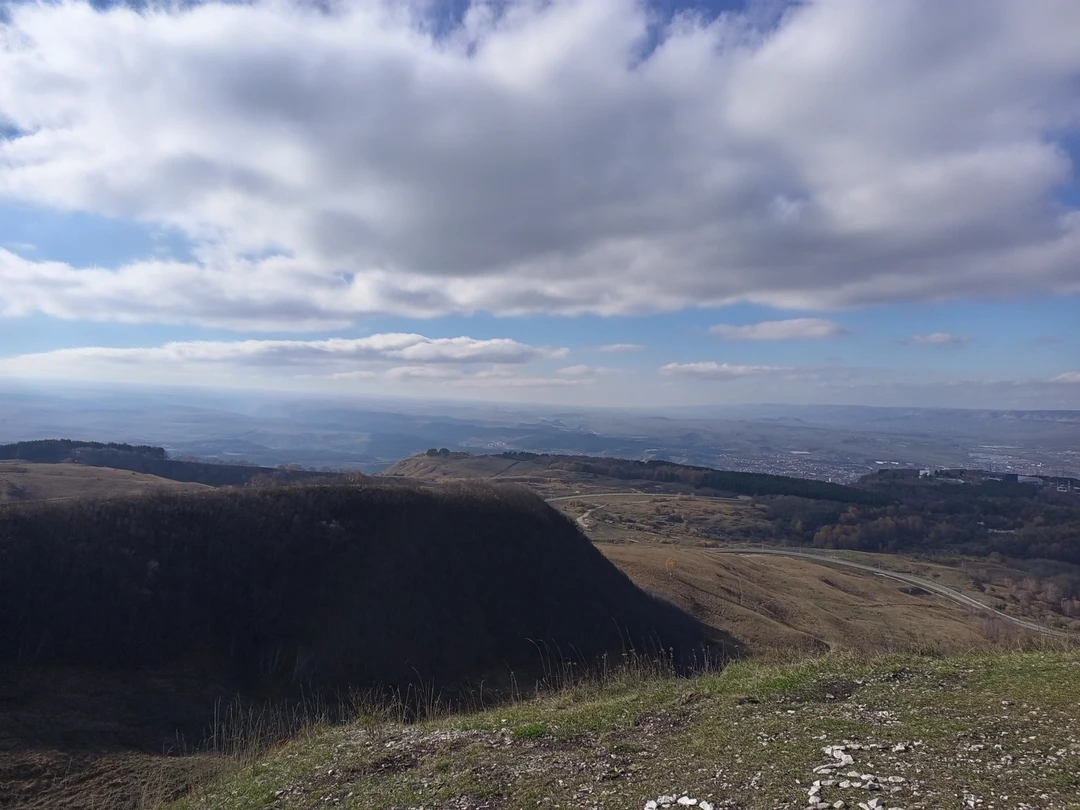 Дмитрий замечательный гид, который в свои поездки вкладывает всю душу. Маршрут авторский и самому такое никогда