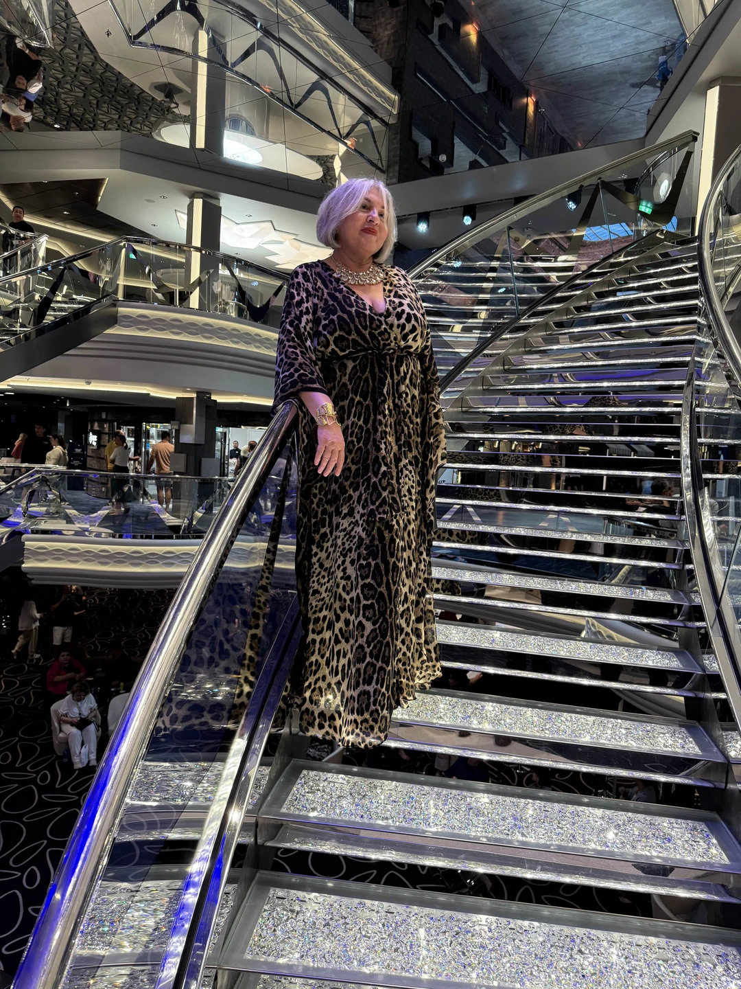 У нас была экскурсовод Зуля))нам она очень понравилась)буду рекомендовать друзьям ее))