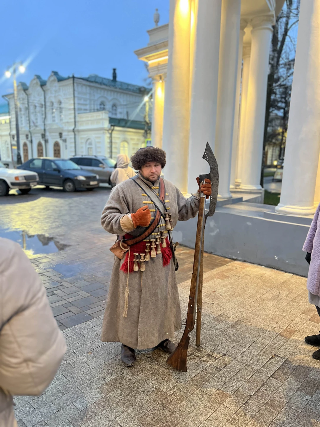 Наш гид Степан просто невероятный. Очень много рассказал из истории Стрельцов, рязанского края. Просто на время