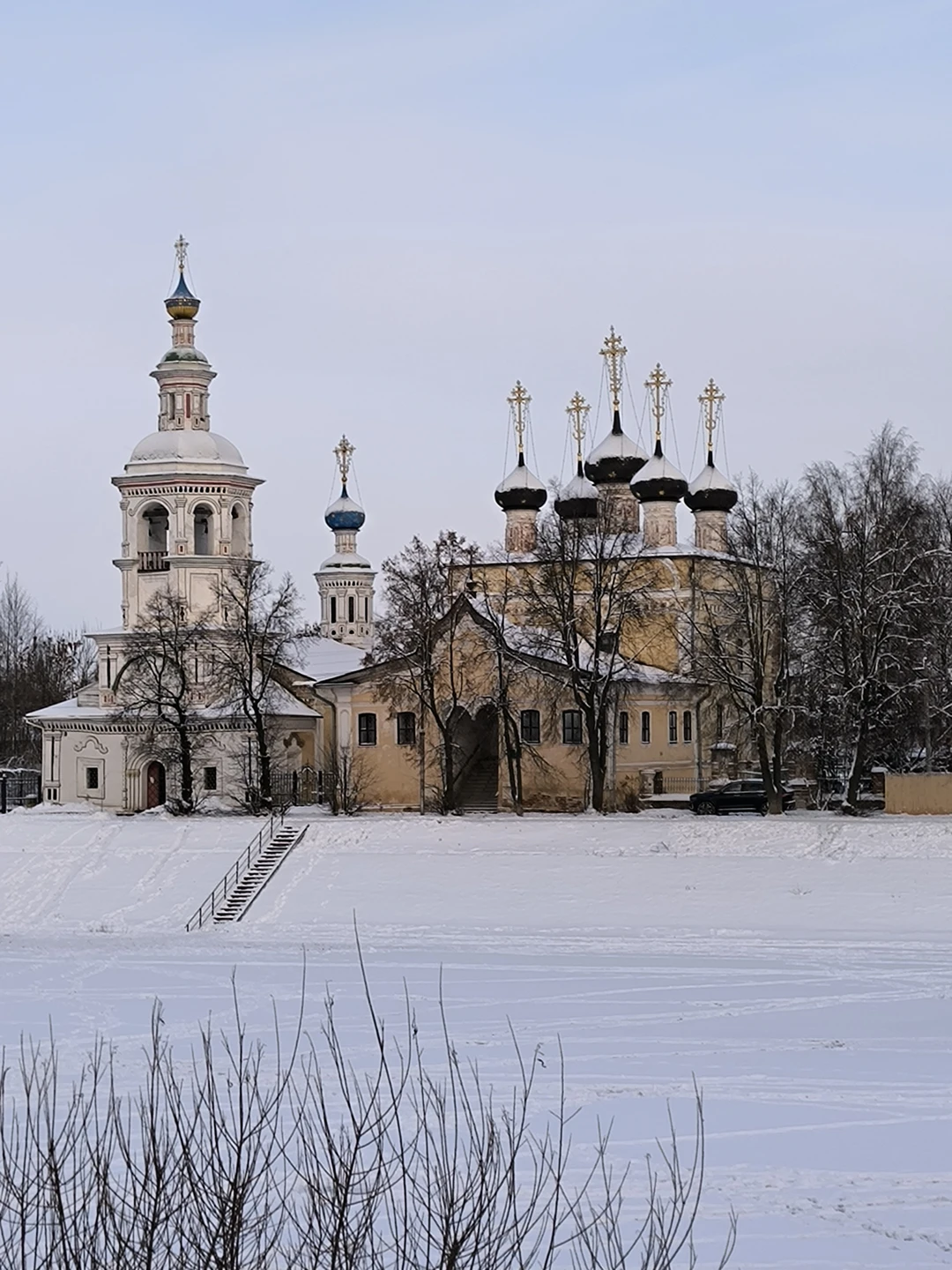 Прекрасная прогулка по исторической набережной города, с "открыточными" видами, с погружением в богатую историю Вологды. Чудесный