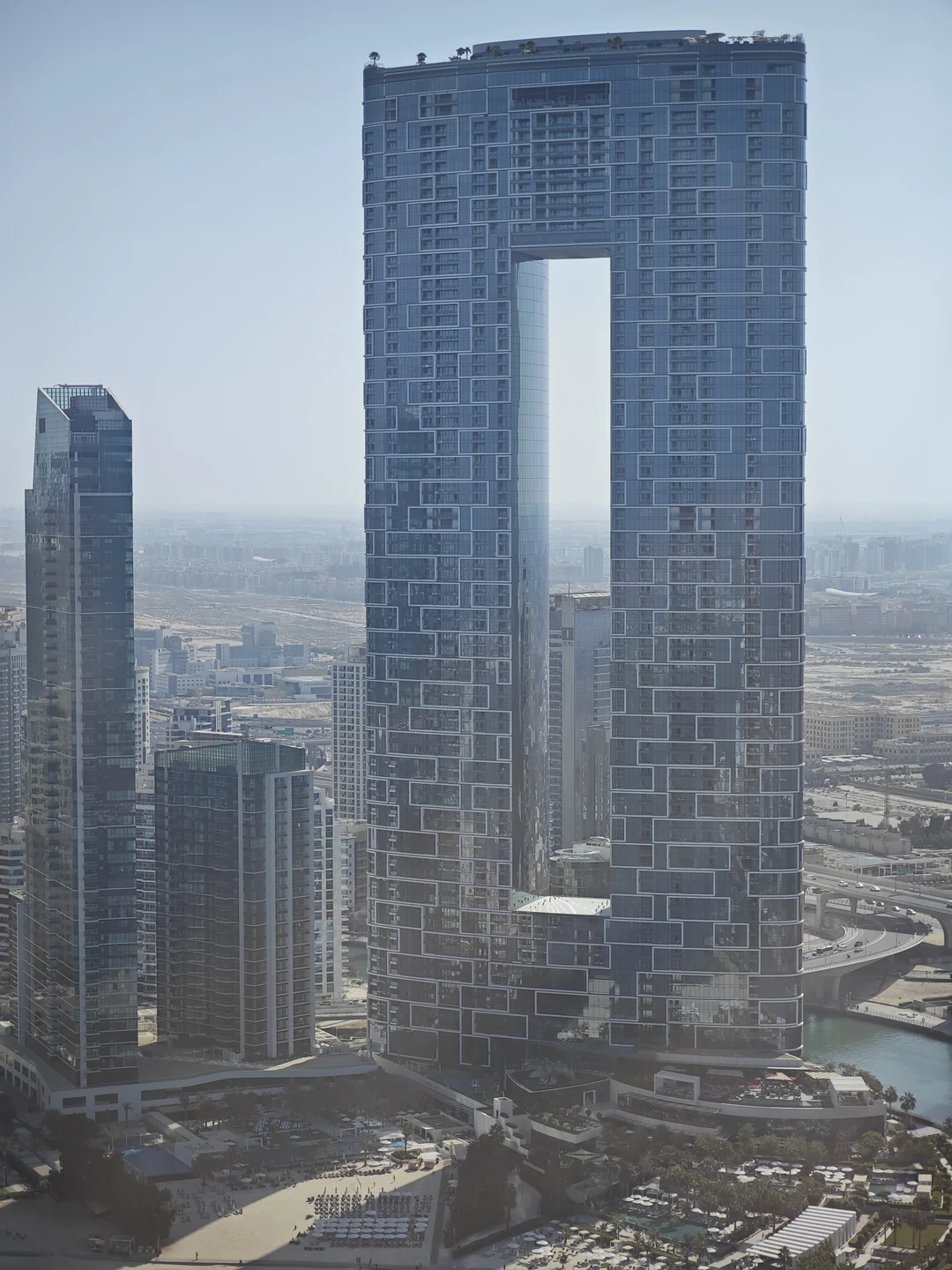 Вчера были на обзорной экскурсии по Дубаи. Весь день с нами был гид Затон. Очень грамотный