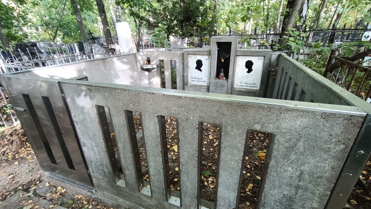 Фото Грибы и гробы: по старинному кладбищу Нижнего Новгорода с микологом