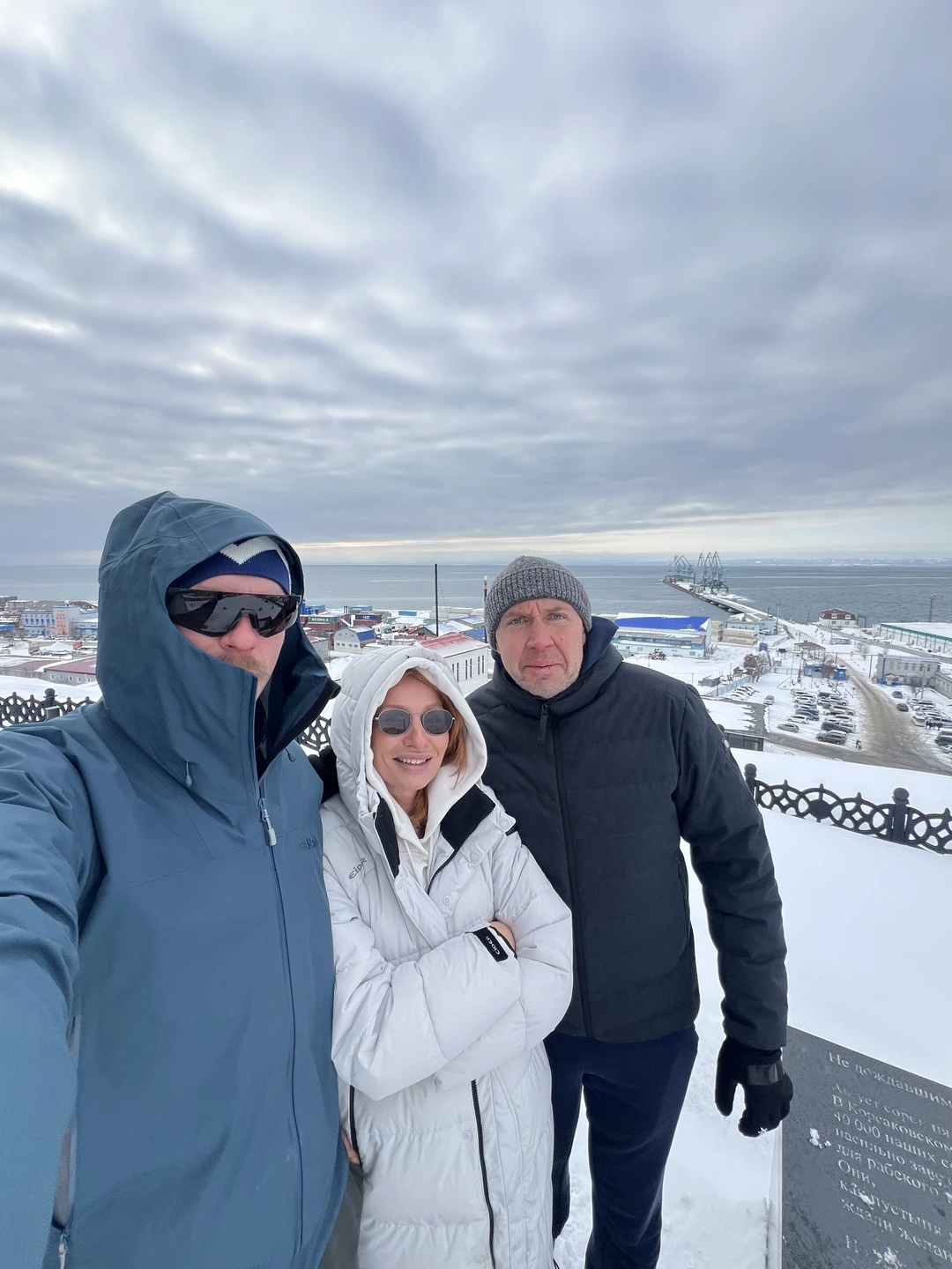 Мы прилетели на Сахалин из Новосибирска на лыжные марафоны памяти Фархутдинова. Времени свободного было не много