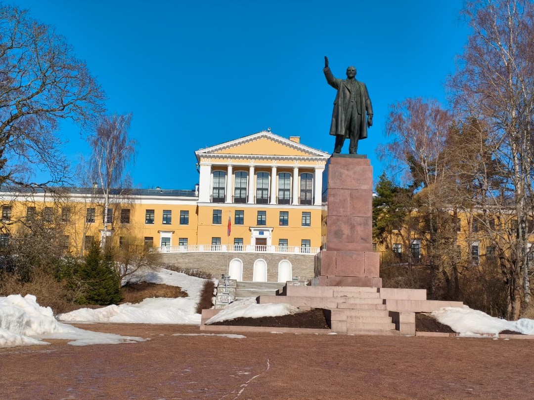 Спасибо, Александру, за интересную экскурсию по Зеленогорску. Время пролетело не заметно. Всё очень понравилось. Рекомендую