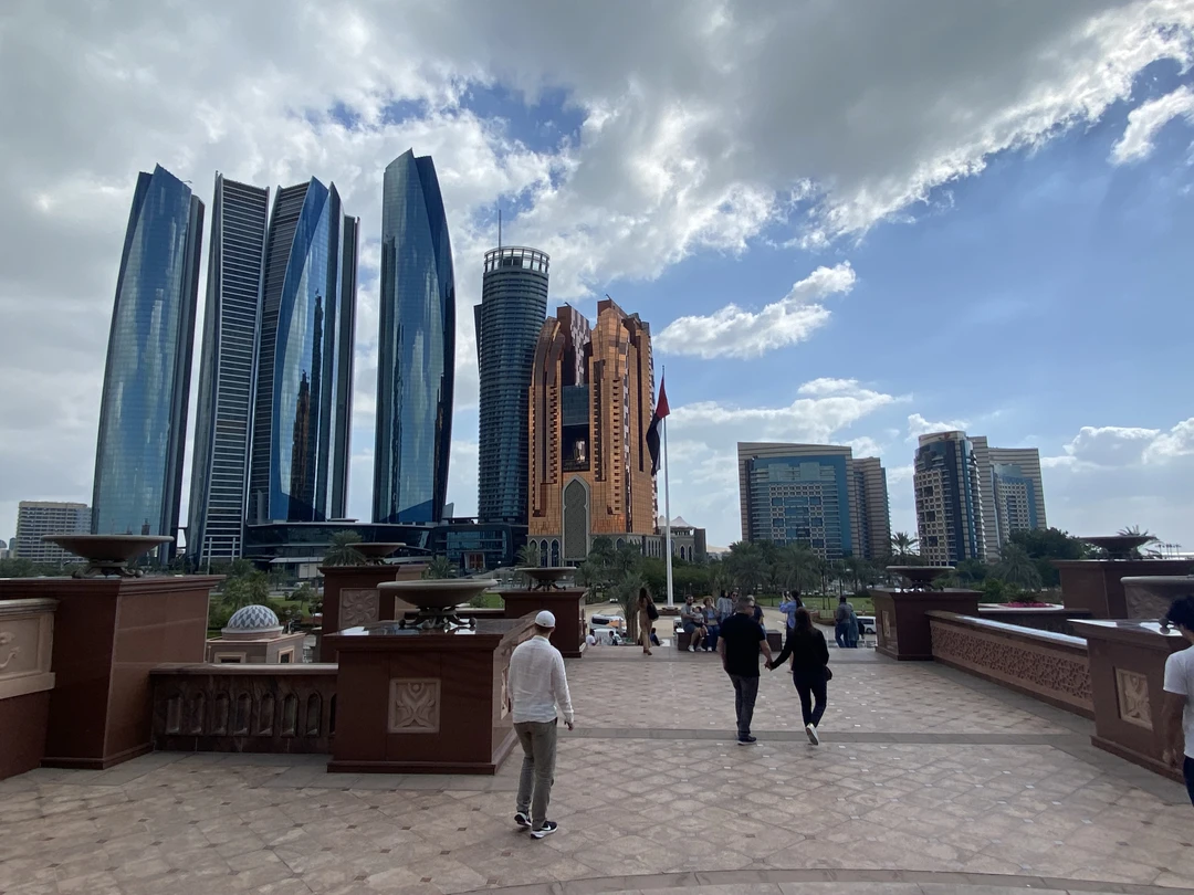 Спасибо за экскурсию! Абу- Даби- прекрасен!