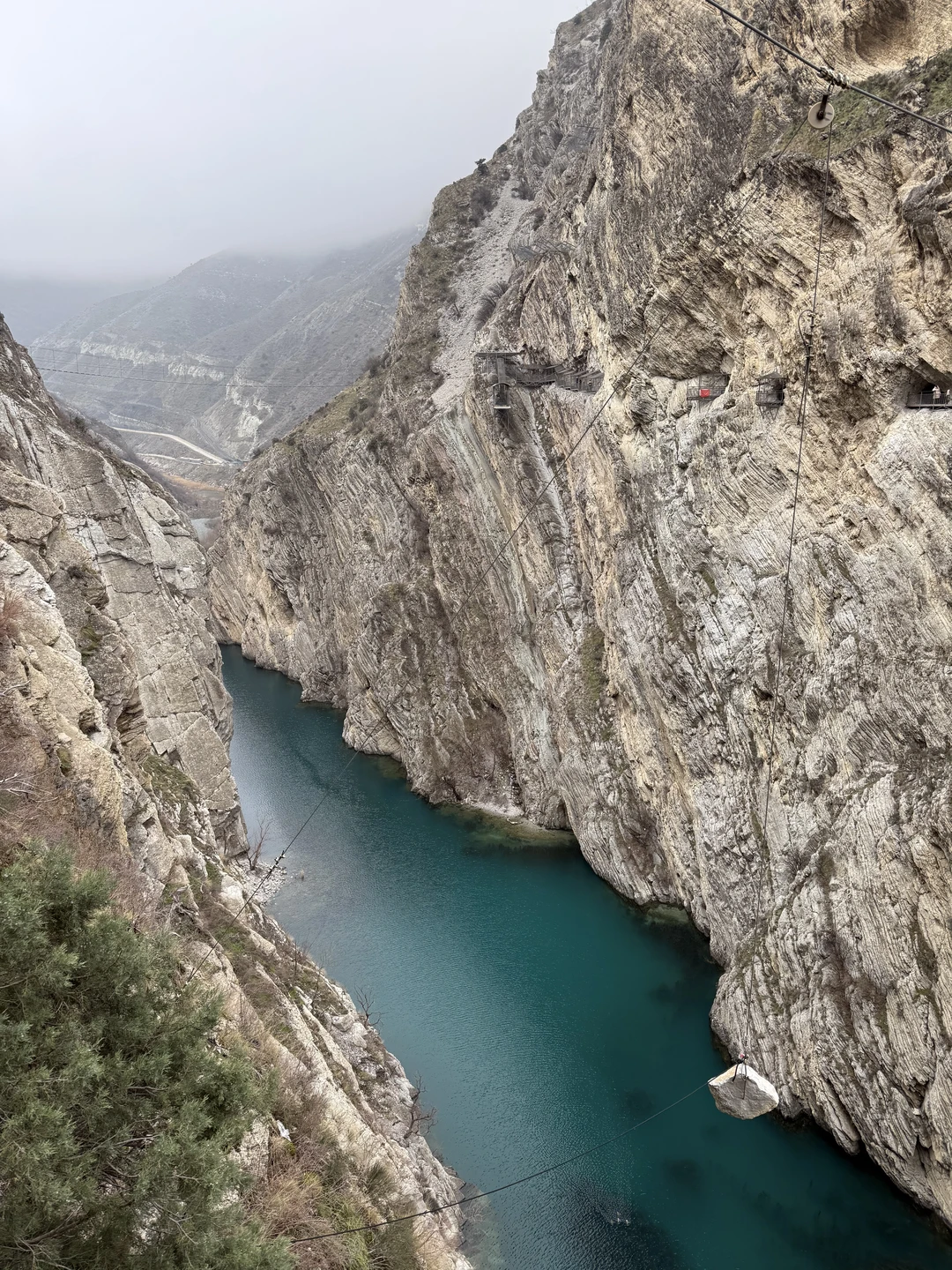 Экскурсией остались довольны. Несмотря на сложные погодные условия Гусейн предпринял максимум усилий, чтобы этот день оставил